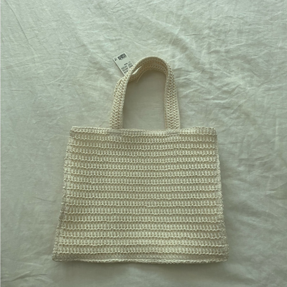 H&M tote bag new with tag. Sold out on the website.
